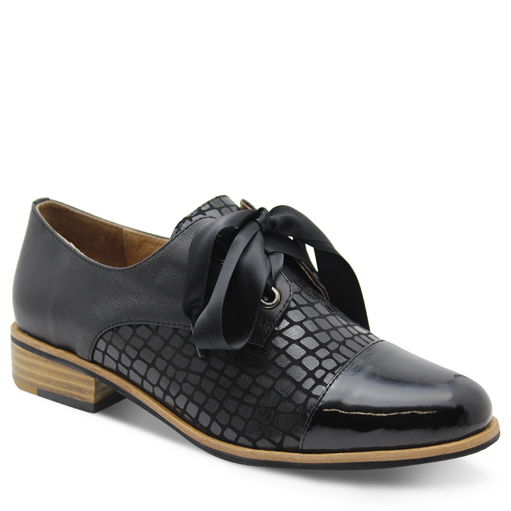 Bresley Avit Women's Black Flat Court