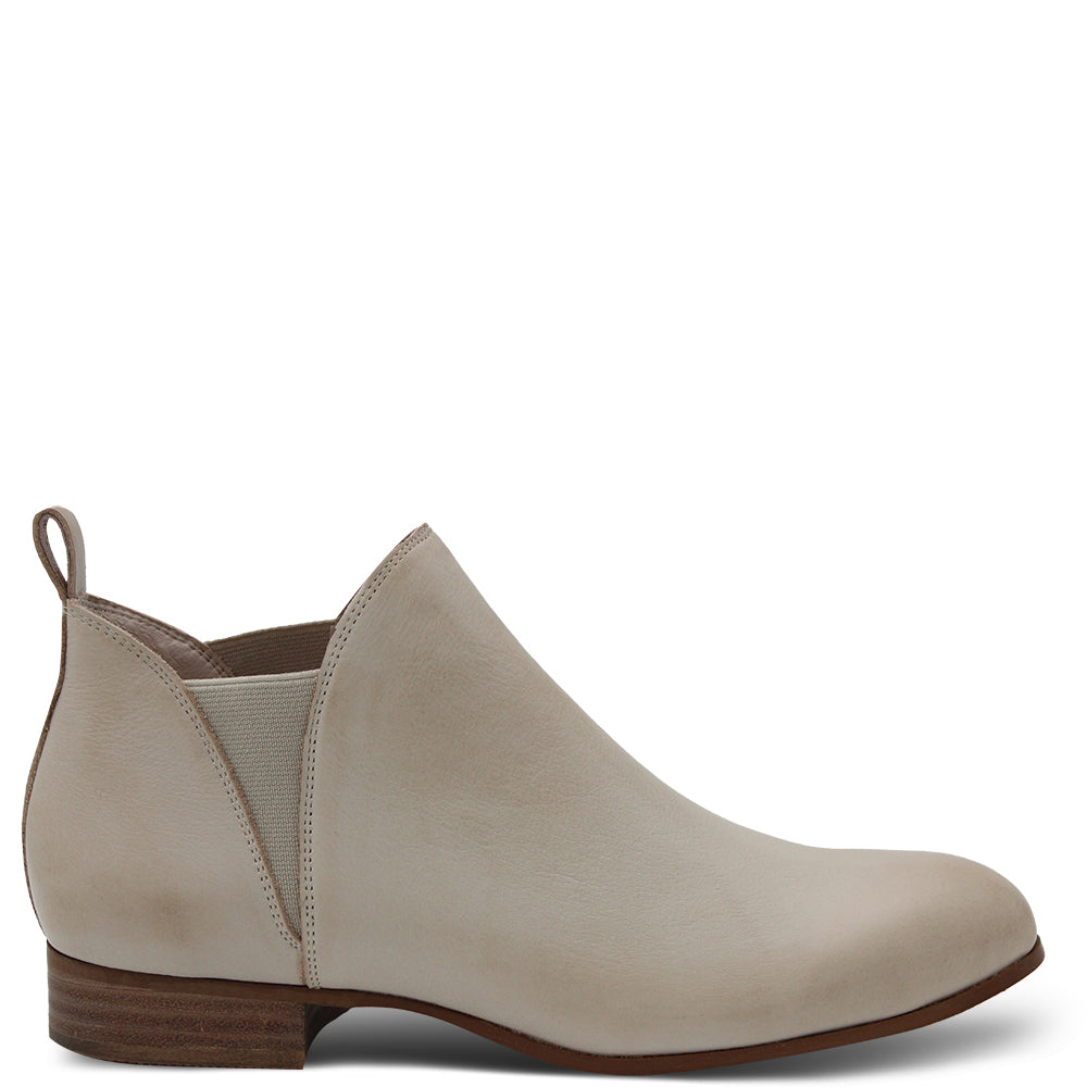 Django & Juliette Foe Women's Flat Boots Nude