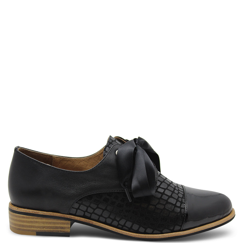 Bresley Avit Women's Black Flat Court