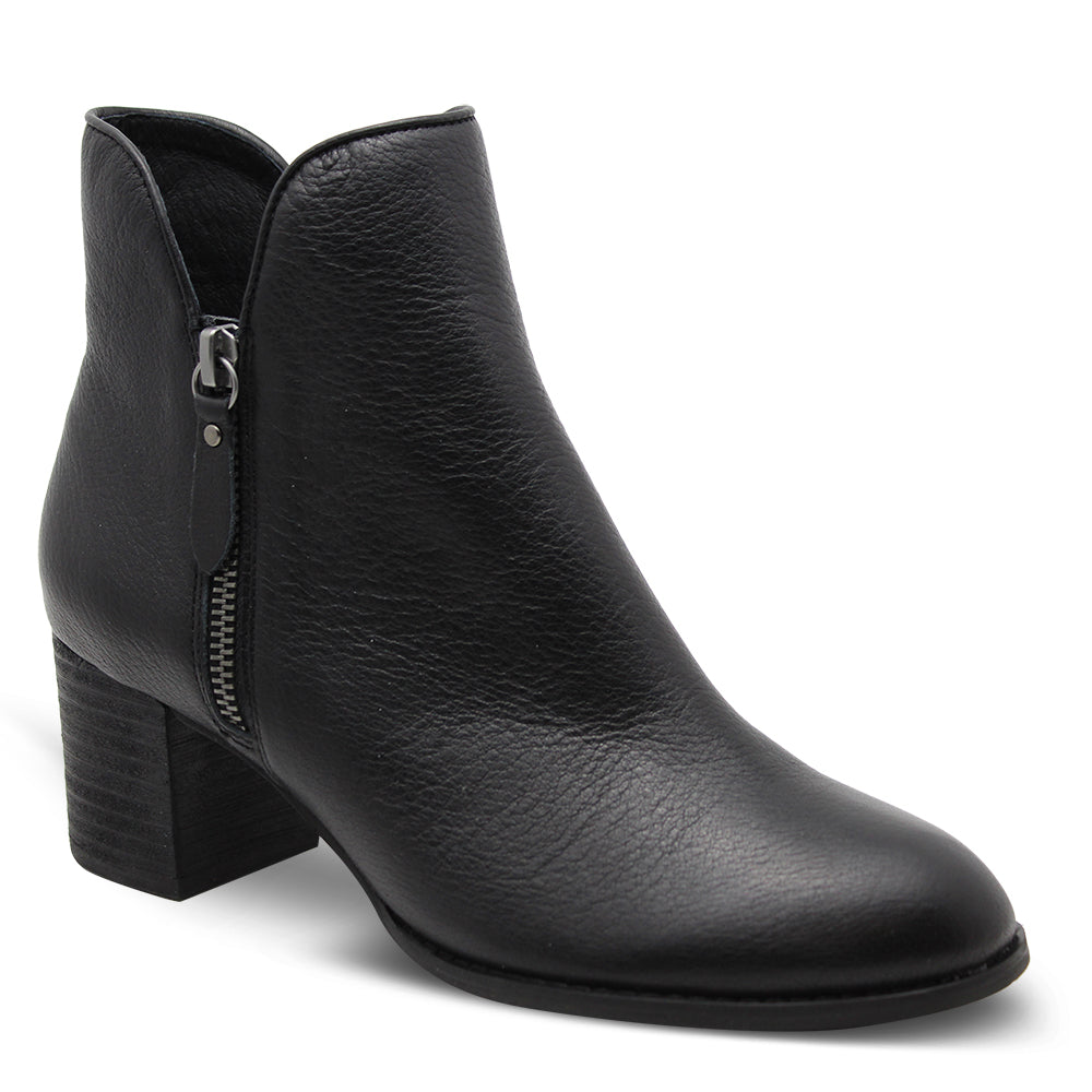 Django & Juliette Shiannely Women's Black Heel Boot