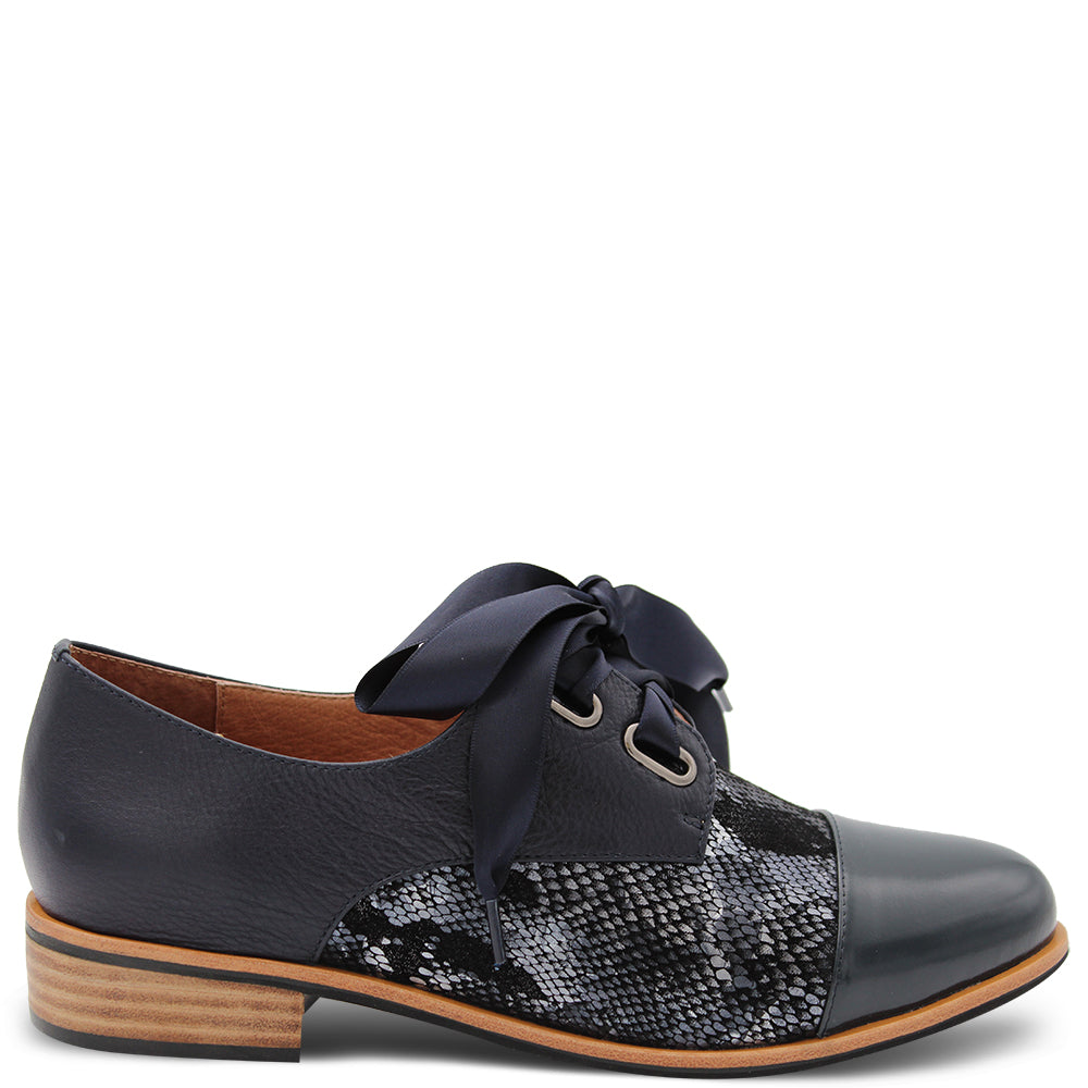 Bresley Avit Women's Flat Court Shoes Navy