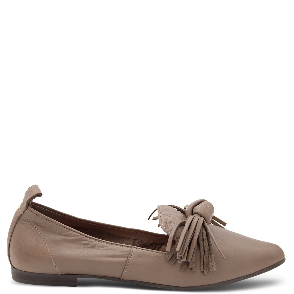 Bueno Bestie Women's Flat Dark Stone