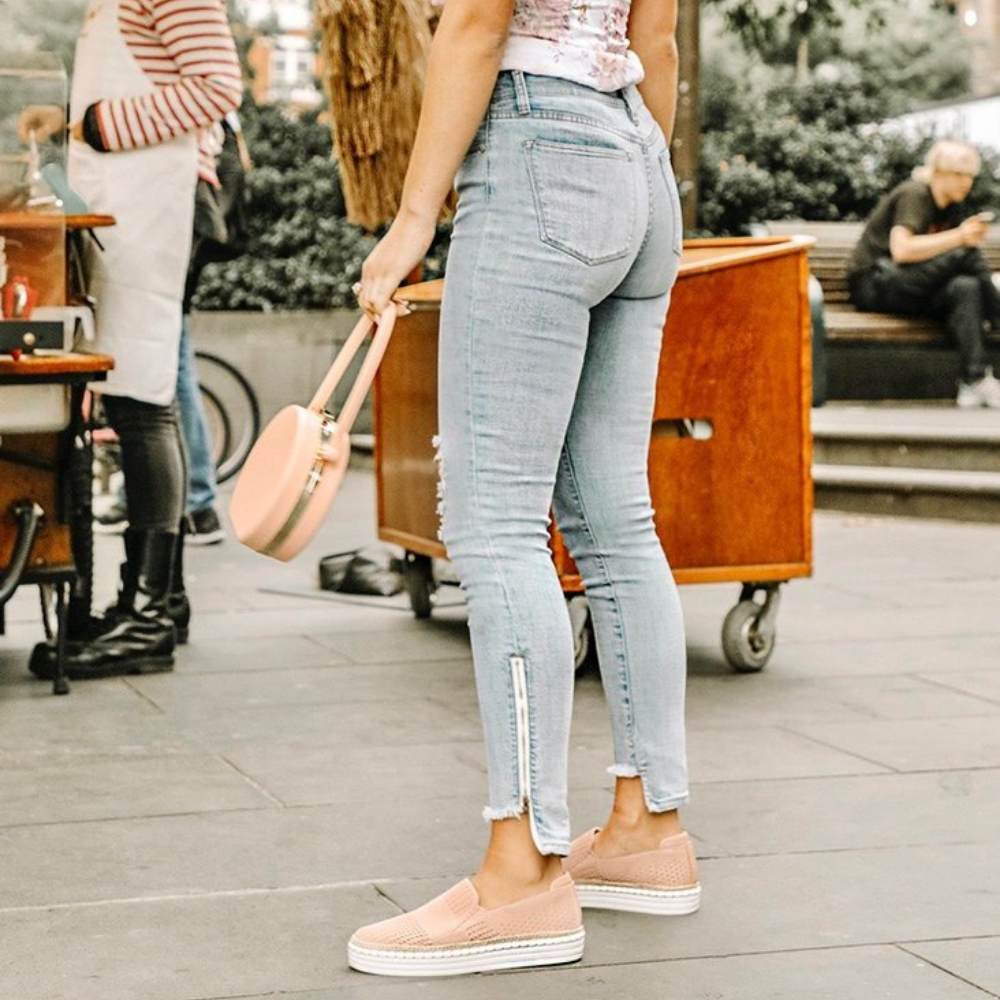 QUEEN WOMENS FLAT CASUAL