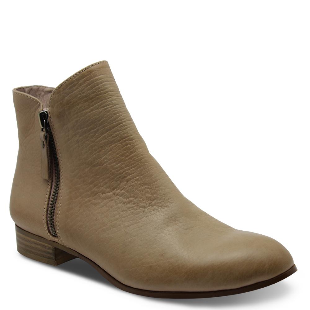 Django & Juliette Fabian Cafe boot cafe