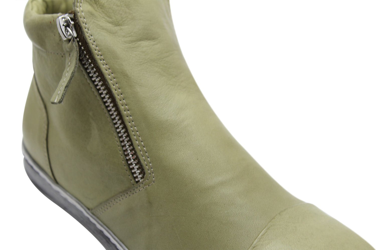 TRUDY WOMENS FLAT BOOT