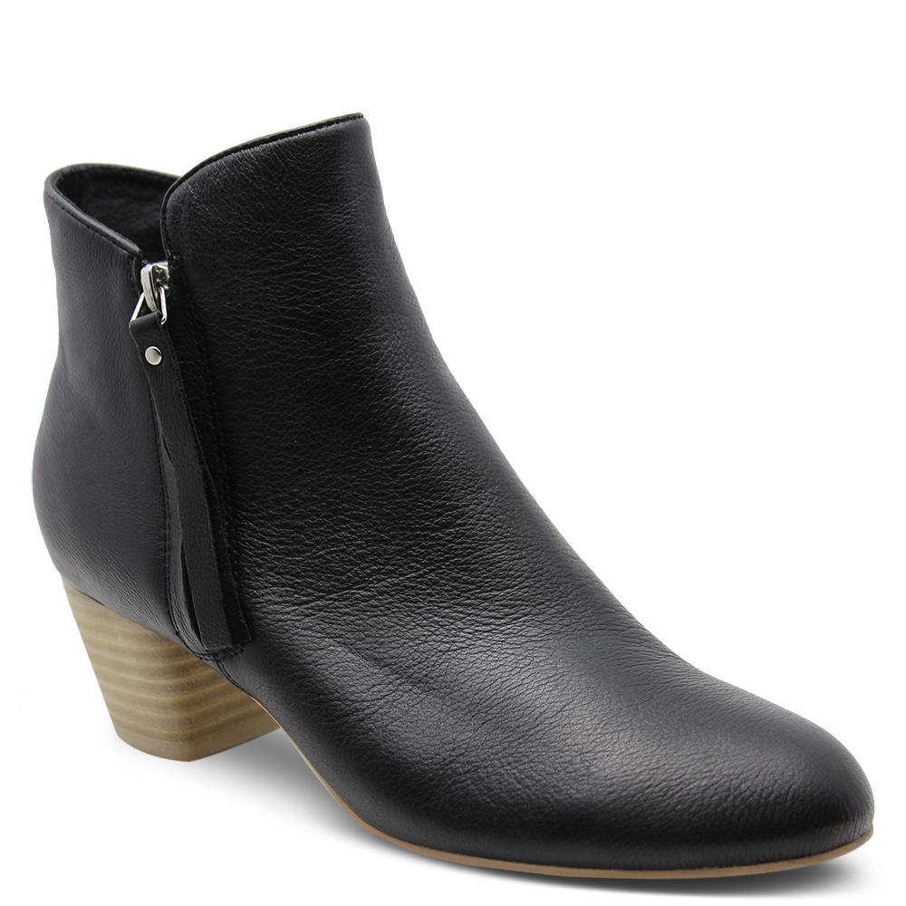 Django & Juliette Demanse womens heel boot 