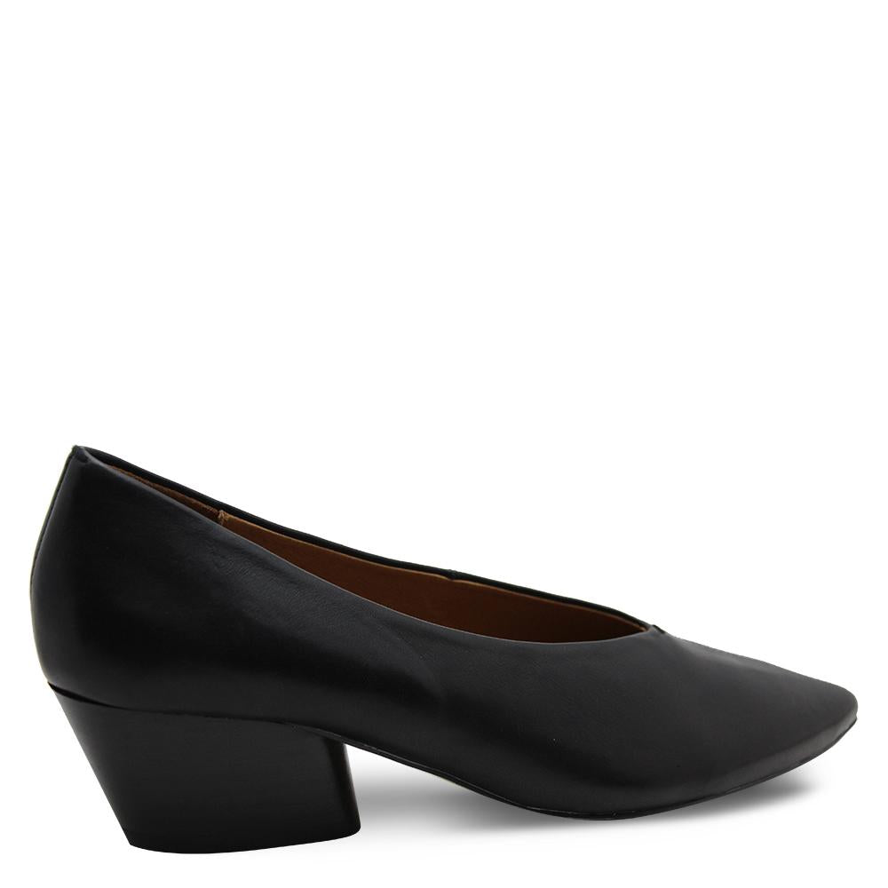 Eos Hard Black Womens Heel Court