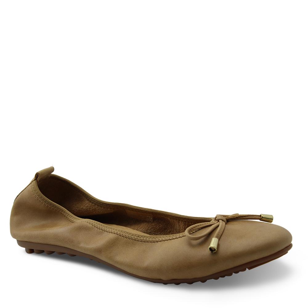 Django & Juliette Belin Tan Womens Flat