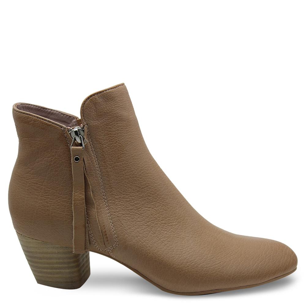 Django & Juliette Demanse womens heel boot 
