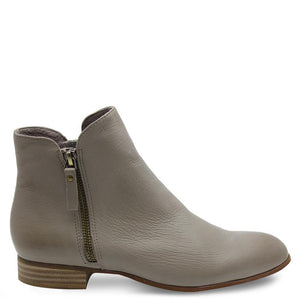 Django & Juliette Fabian Ash boot