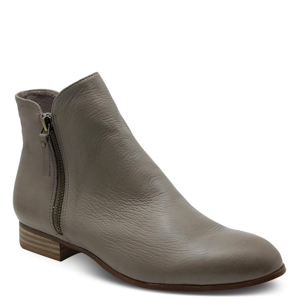 Django & Juliette Fabian Ash boot