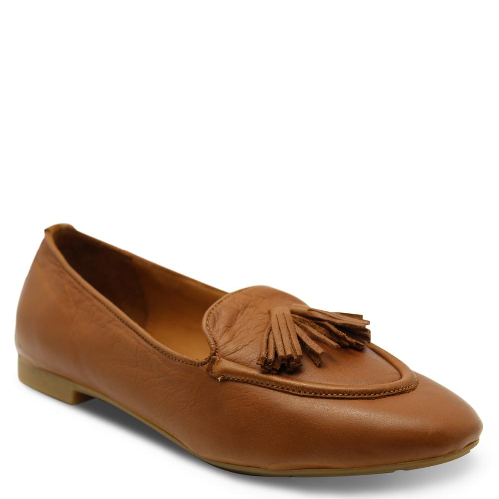 Sala illy tan womens flat court