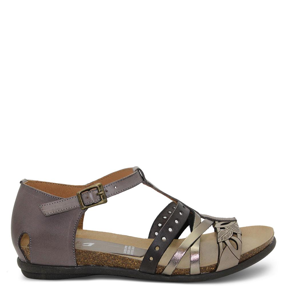 Rilari by Zeta Shoes women's flat sandal