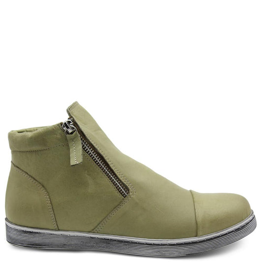 TRUDY WOMENS FLAT BOOT